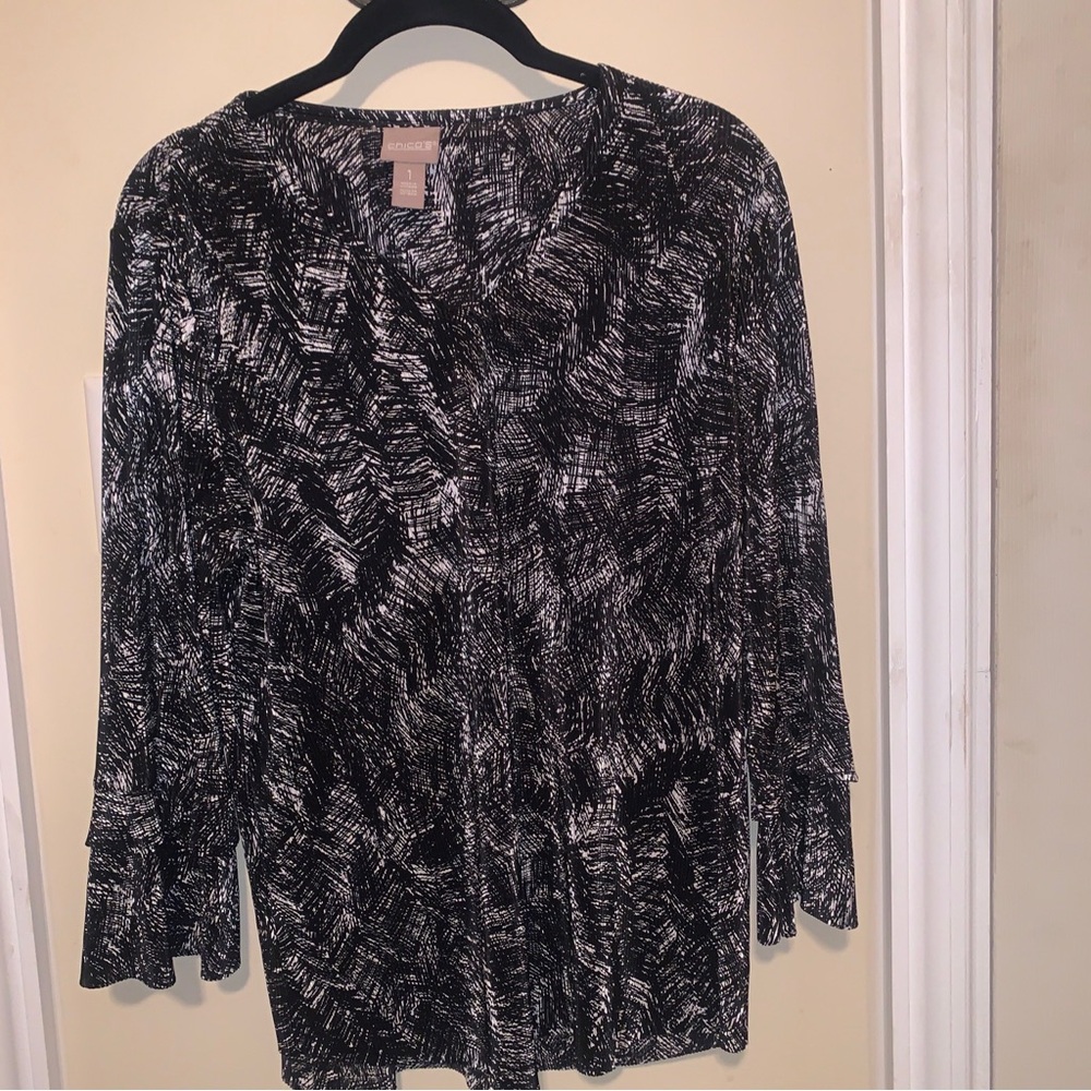 Chico’s KNIT TOPS Etched Leaf Soft Ruffle-Sleeve Tee Size 1 NWOT